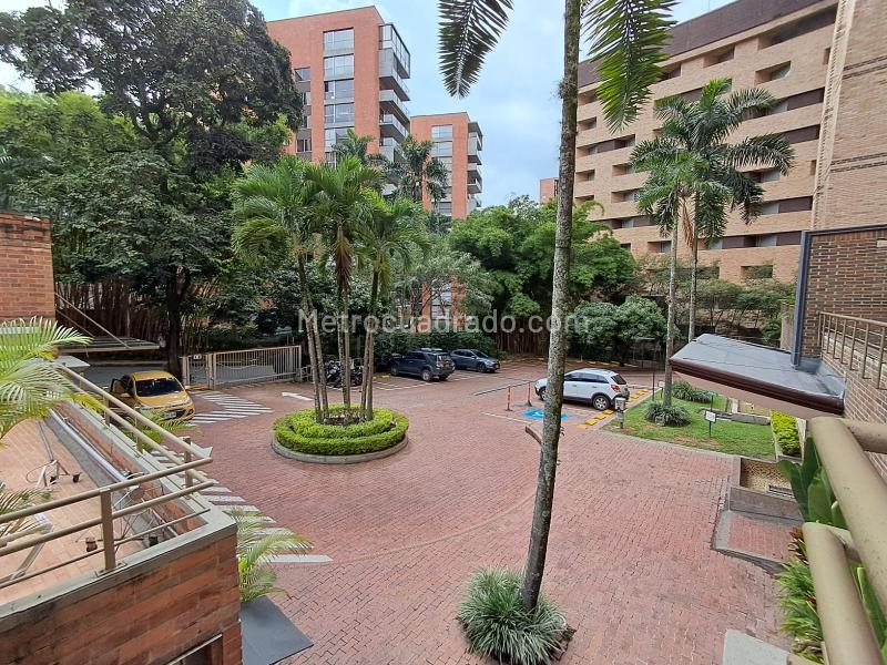 Elegant 3BR Apartment with Private Bathrooms in La Florida - 4