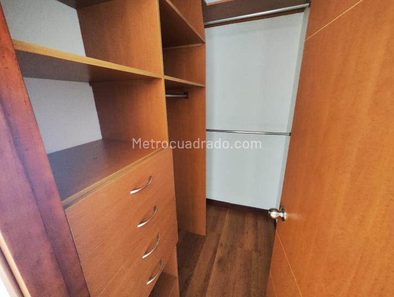 Elegant 3BR Apartment with Private Bathrooms in La Florida - 5