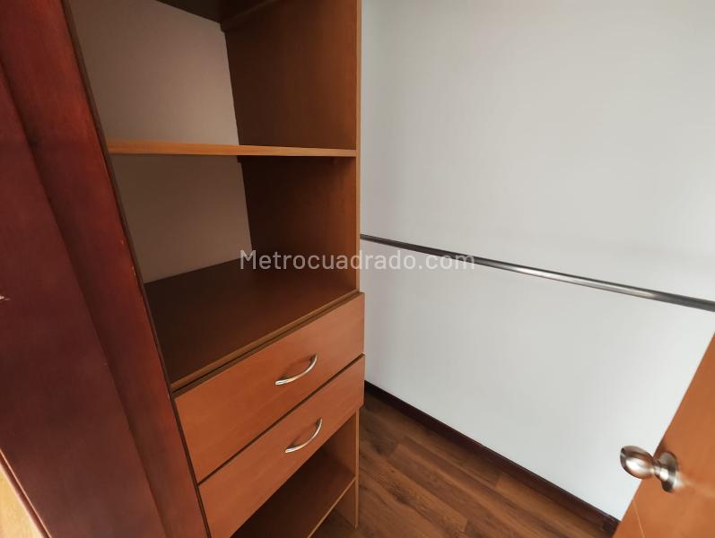 Elegant 3BR Apartment with Private Bathrooms in La Florida - 6