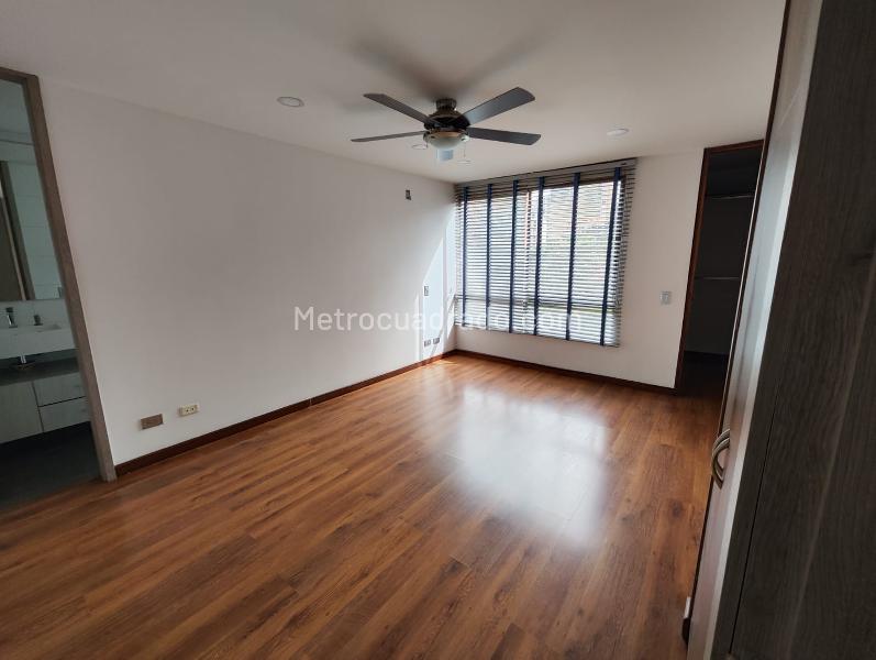 Elegant 3BR Apartment with Private Bathrooms in La Florida - 7