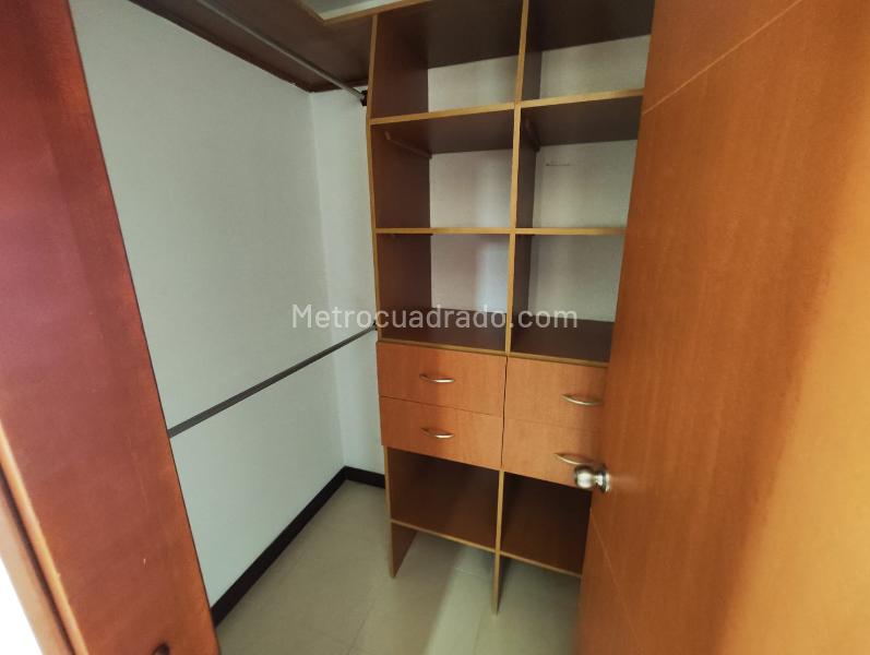 Elegant 3BR Apartment with Private Bathrooms in La Florida - 9