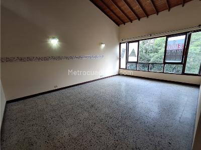 Apartamento de 4 alcobas en venta en Los Colores, Medellín, 139 m² · foto 8 de 20