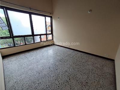 Apartamento de 4 alcobas en venta en Los Colores, Medellín, 139 m² · foto 9 de 20