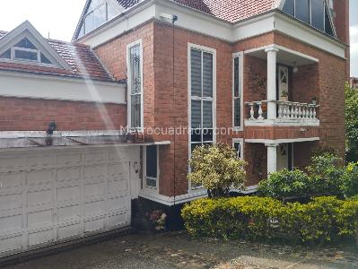 Casa de 5 alcobas en arriendo en La Asomadera, Medellín, 323 m² · foto 2 de 20