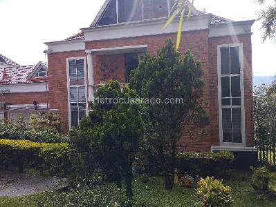 Casa de 5 alcobas en arriendo en La Asomadera, Medellín, 323 m² · foto 3 de 20