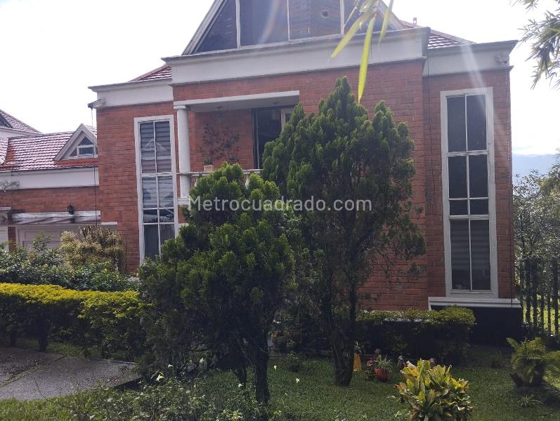 Spacious 5BR House in La Asomadera - 3