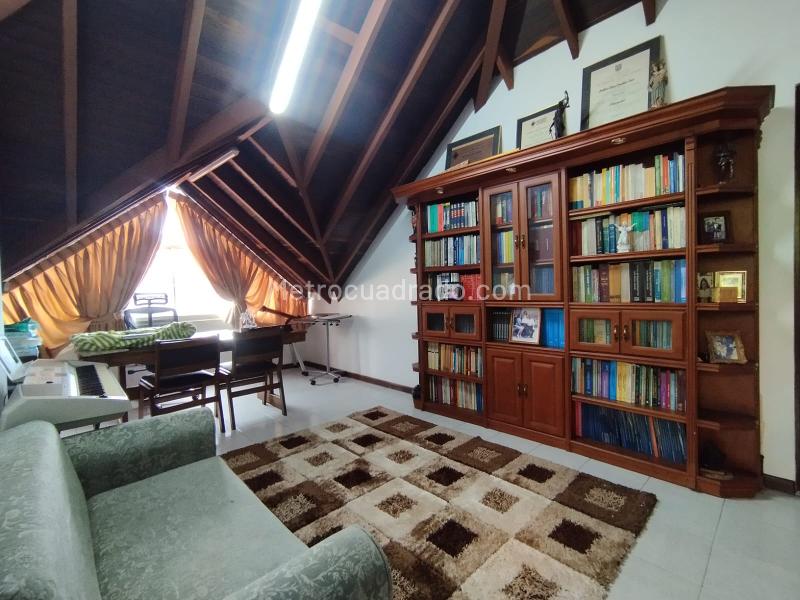 Spacious 5BR House in La Asomadera - 5