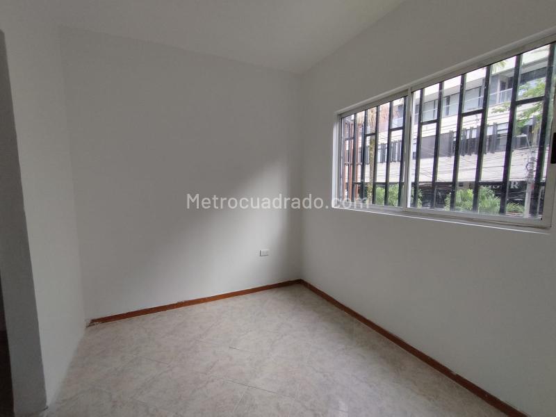 Commercial House in Prime Manila Location - 2