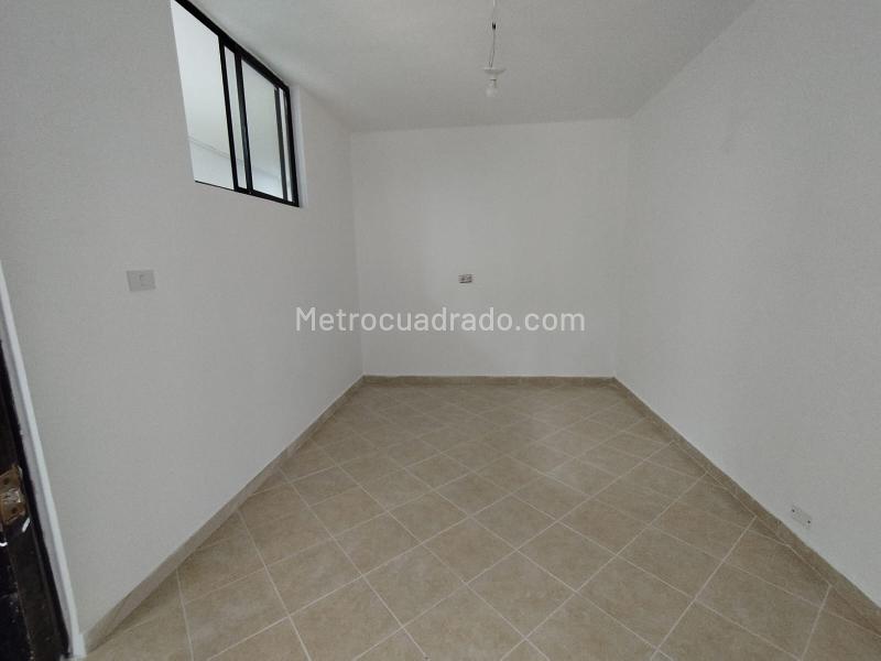 Commercial House in Prime Manila Location - 3