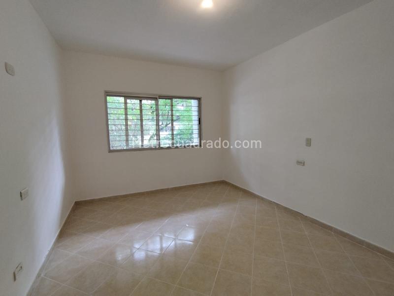 Commercial House in Prime Manila Location - 6