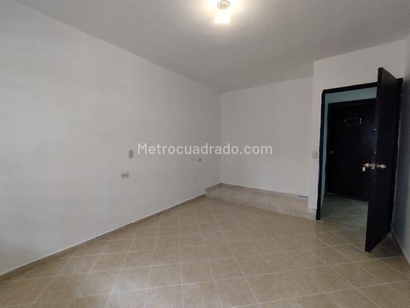 Commercial House in Prime Manila Location - 7