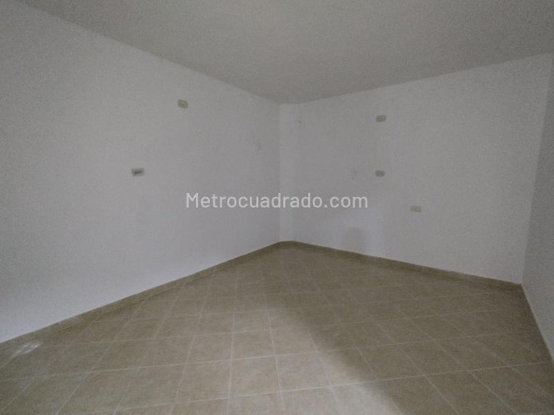 Commercial House in Prime Manila Location - 8