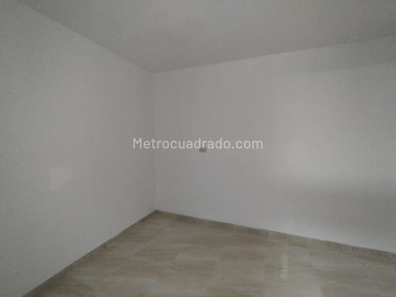 Commercial House in Prime Manila Location - 9
