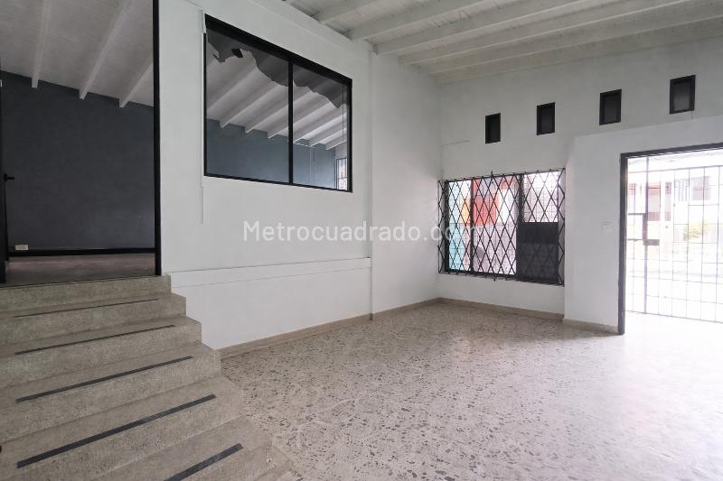 Casa Comercial en Arriendo en Las Acacias, Laureles (350 m²) - 2