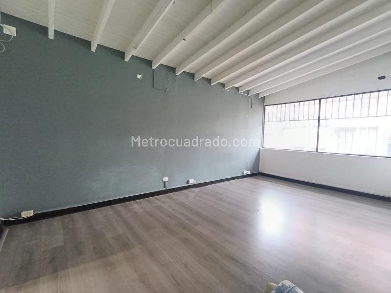 Casa Comercial en Arriendo en Las Acacias, Laureles (350 m²) - 3