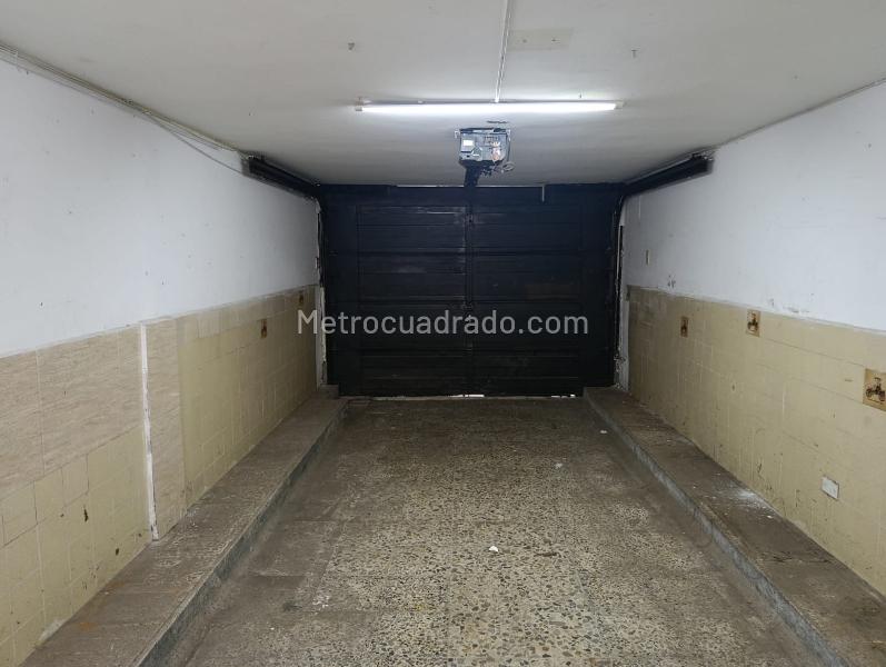 Casa Comercial en Arriendo en Las Acacias, Laureles (350 m²) - 6