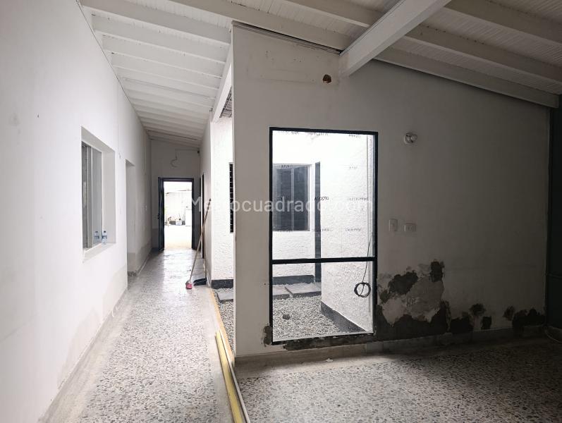 Casa Comercial en Arriendo en Las Acacias, Laureles (350 m²) - 7