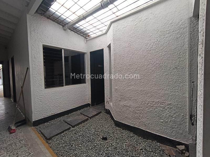 Casa Comercial en Arriendo en Las Acacias, Laureles (350 m²) - 9