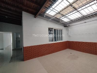 Casa de 5 alcobas en arriendo en Laureles Medellin, Medellín, 340 m² · foto 2 de 20