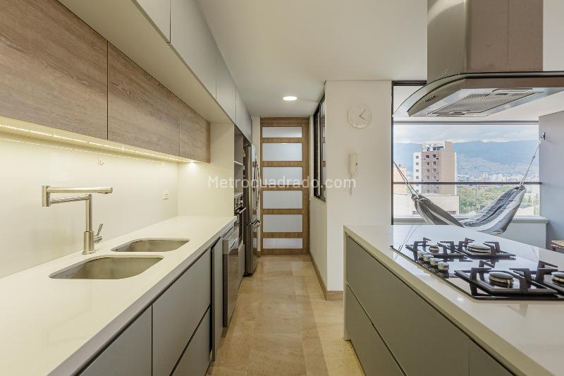 Modern 3BR Apartment in Laureles Medellin - 8
