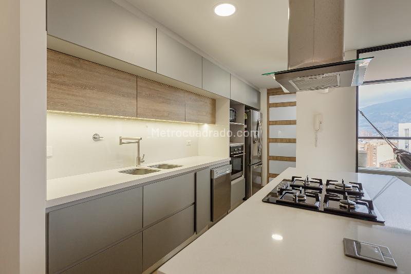 Modern 3BR Apartment in Laureles Medellin - 9