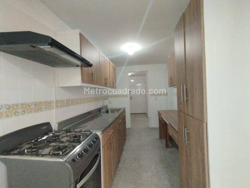 Spacious 3BR Apartment with Pool in Patio Bonito - 3