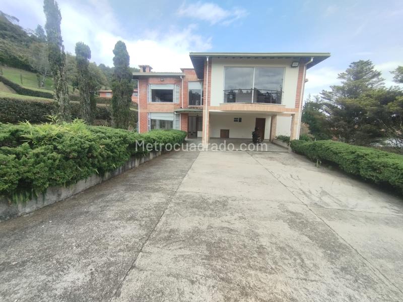 4BR House in Loma Del Escobero Envigado (354 m²)