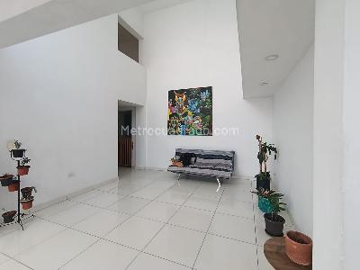 Casa de 5 alcobas en arriendo en Estadio, Medellín, 450 m² · foto 2 de 20