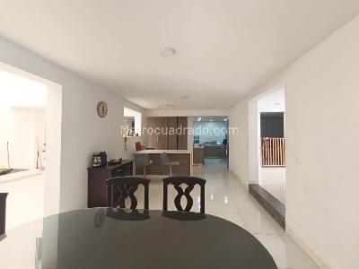 Casa de 5 alcobas en arriendo en Estadio, Medellín, 450 m² · foto 4 de 20