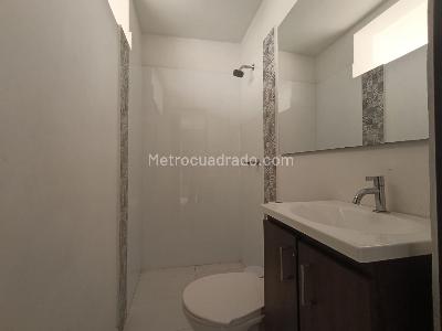 Casa de 5 alcobas en arriendo en Estadio, Medellín, 450 m² · foto 9 de 20