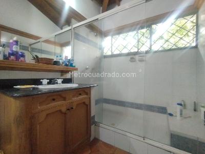 Casa de 4 alcobas en arriendo en El Campestre La Frontera, Medellín, 360 m² · foto 10 de 20