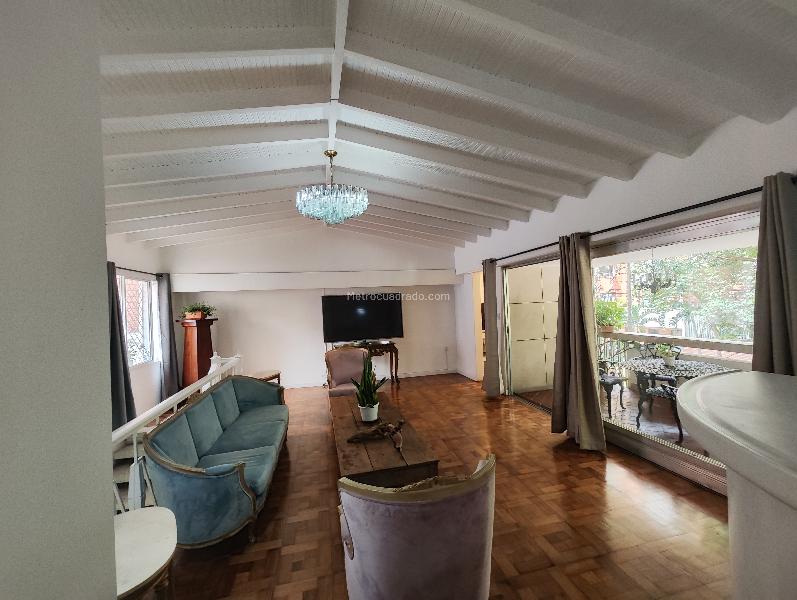 Casa Amplia de 5 Alcobas para Arriendo en Laureles