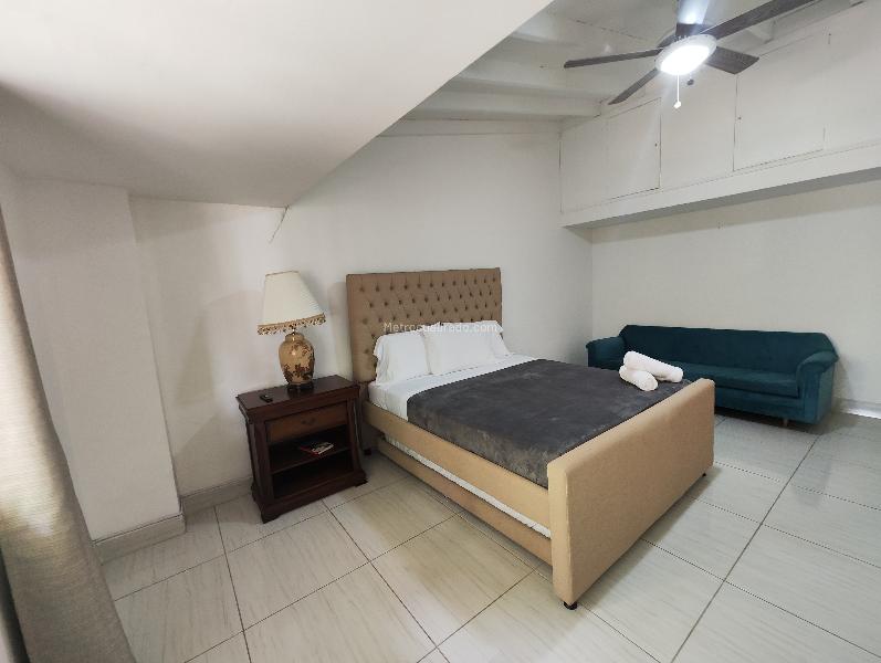 Casa Amplia de 5 Alcobas para Arriendo en Laureles - 2