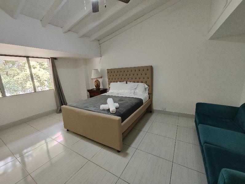 Casa Amplia de 5 Alcobas para Arriendo en Laureles - 3