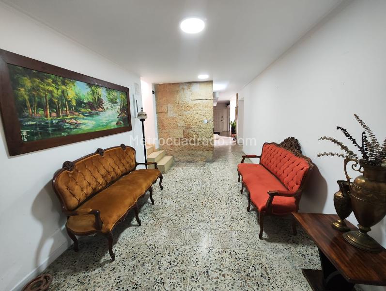 Casa Amplia de 5 Alcobas para Arriendo en Laureles - 8