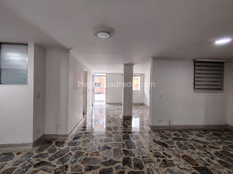 Apartamento amplio de 3 Alcobas en Las Acacias, Laureles - 4