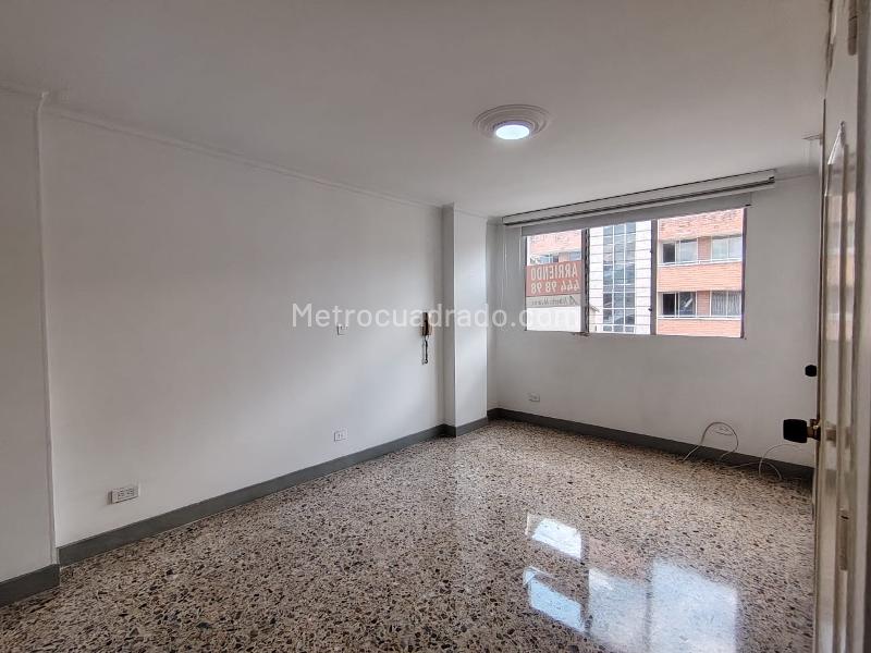 Apartamento amplio de 3 Alcobas en Las Acacias, Laureles - 5