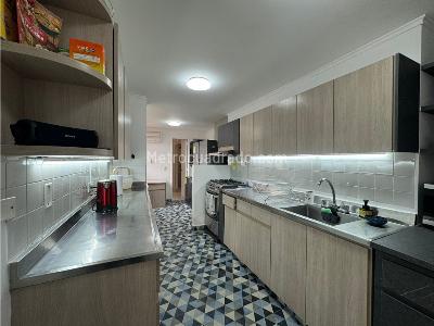 Apartamento de 3 alcobas en venta en Patio Bonito, Medellín, 168 m² · foto 5 de 14