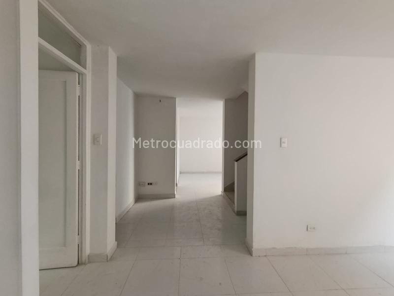 Casa Comercial de 3 Alcobas en Dos Niveles para Arriendo en Estadio - 3