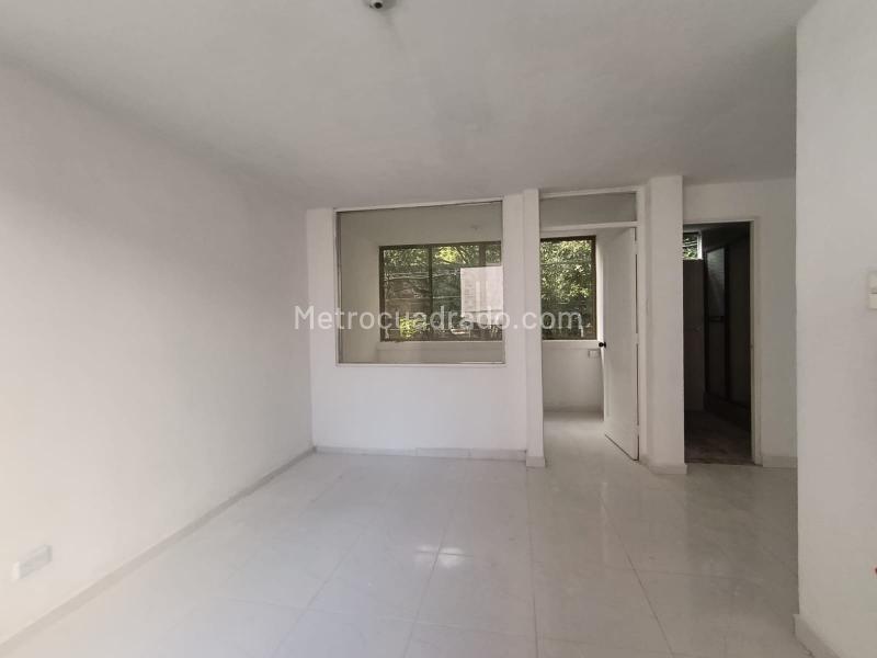 Casa Comercial de 3 Alcobas en Dos Niveles para Arriendo en Estadio - 5