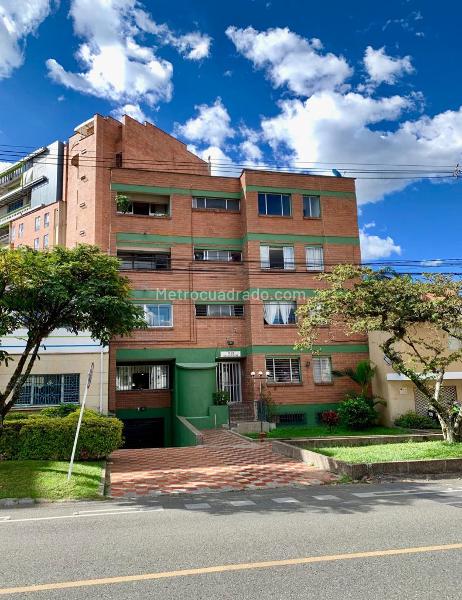 Spacious 3BR Apartment in Laureles Medellin - 2