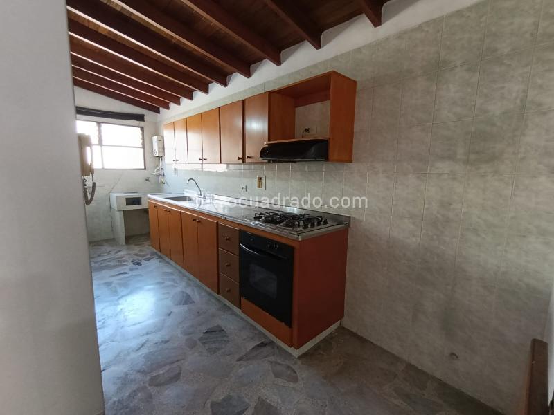 Apartamento Amplio de 3 Alcobas en La Castellana - 2