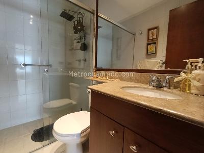 Apartamento de 3 alcobas en arriendo en Castropol, Medellín, 98 m² · foto 5 de 19