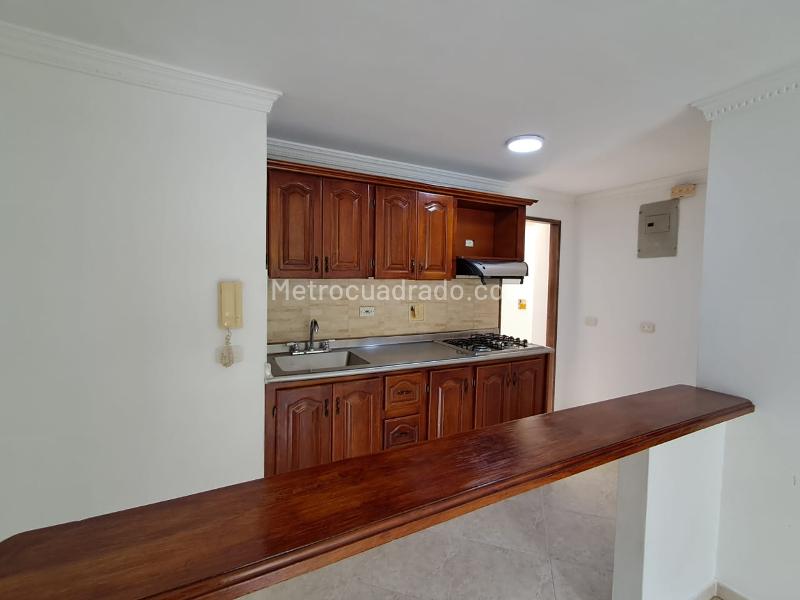 Apartamento Amplio de 3 Alcobas en El Velódromo - 2