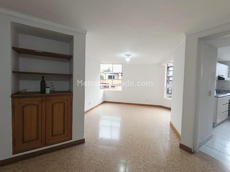 Apartamento Amplio de 3 Alcobas en Florida Nueva - 2