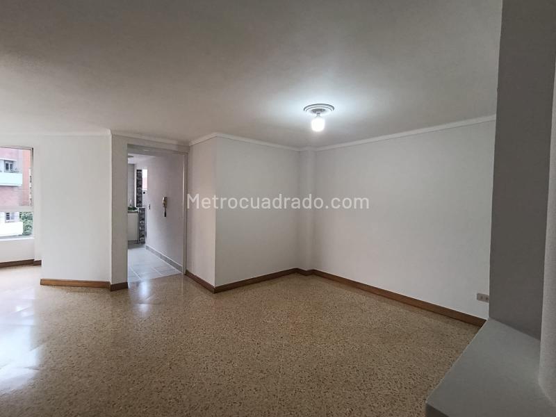 Apartamento Amplio de 3 Alcobas en Florida Nueva - 4