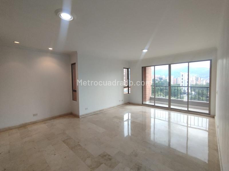 Stylish 3BR Apartment with Private Bathrooms in La Frontera - 4