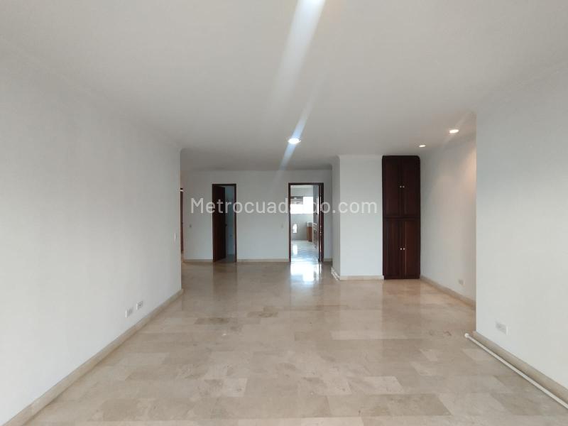 Stylish 3BR Apartment with Private Bathrooms in La Frontera - 5