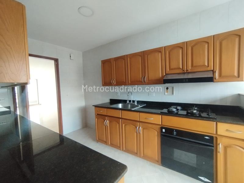 Stylish 3BR Apartment with Private Bathrooms in La Frontera - 6