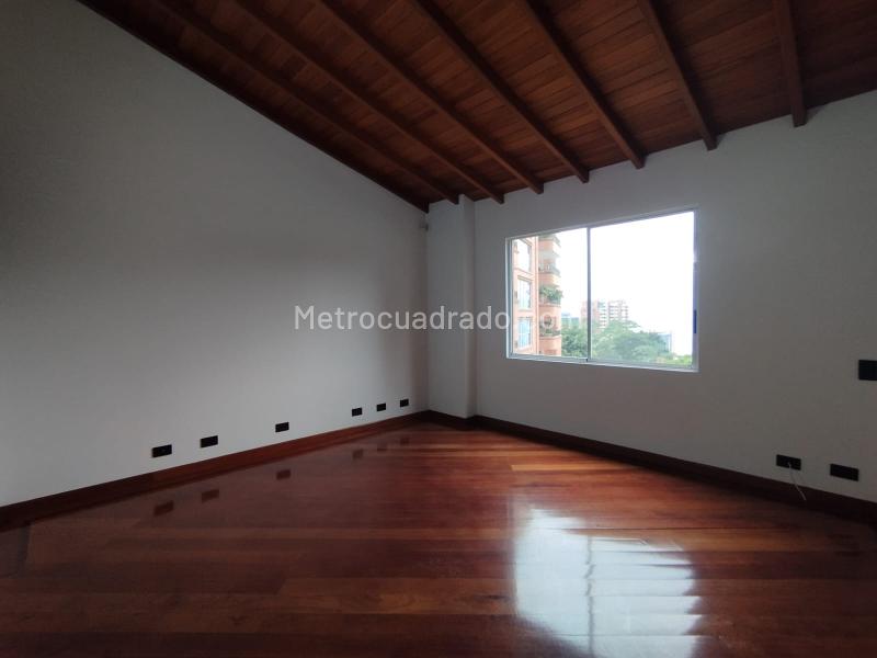 Casa Exclusiva de 4 Alcobas en La Calera - 2